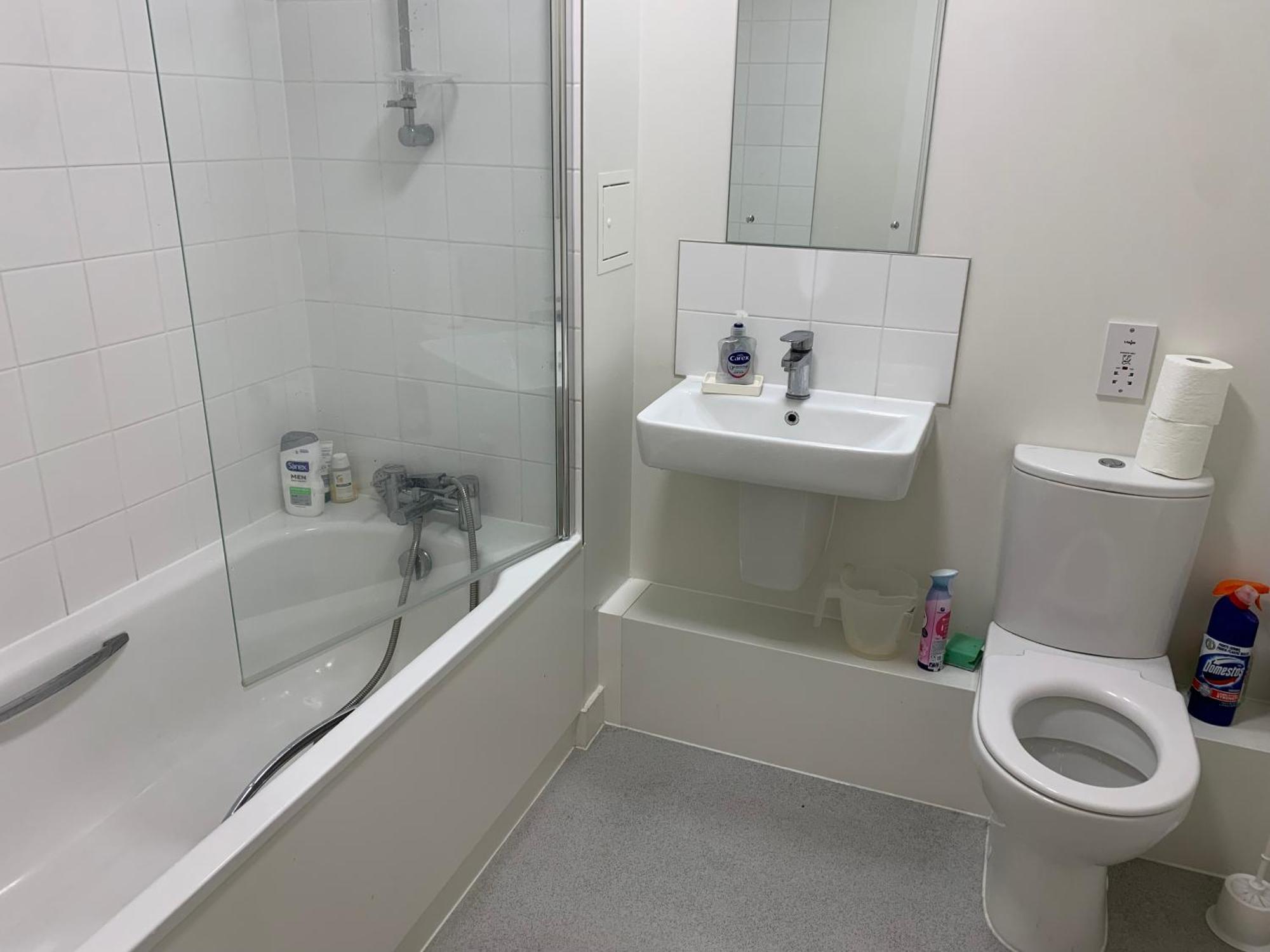 1 Bed Flat To Yourself * London
